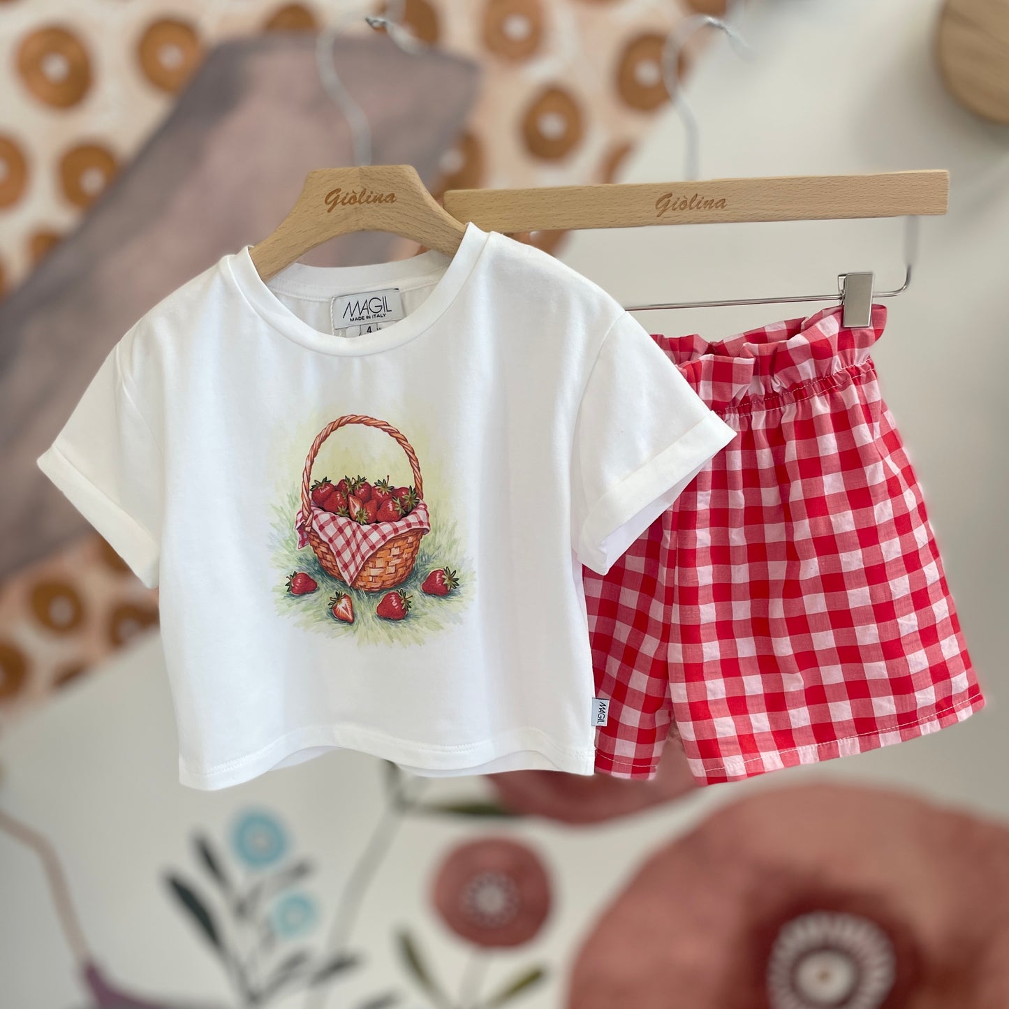 T-Shirt crop stampa cesto fragoline e shorts vichy