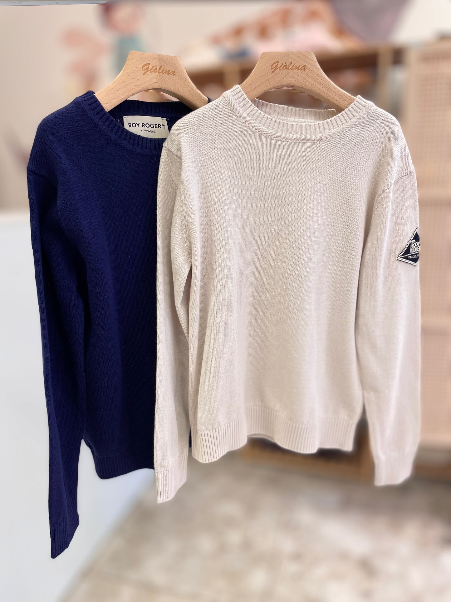 Golf in cotone blu e panna, jeans scuro regular fit morbidissimo