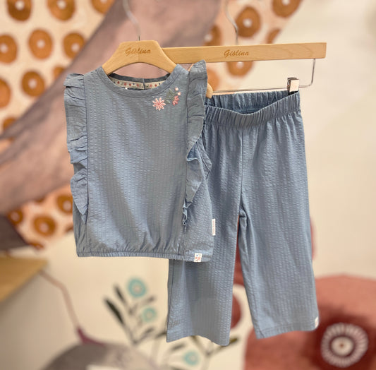 Completo azzurro in cotone seersucker e felpina latte ricamata