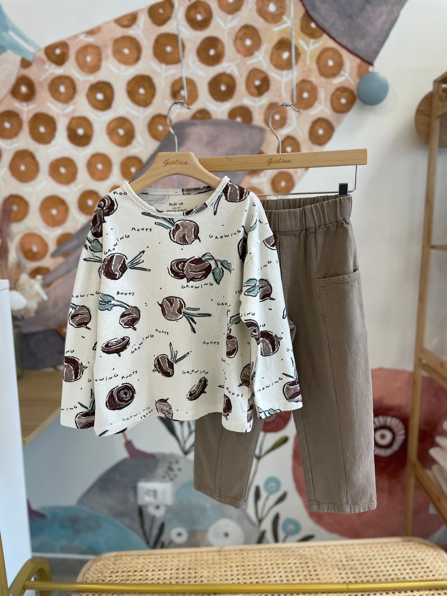 T-shirt ravanelli  con pantalone tortora