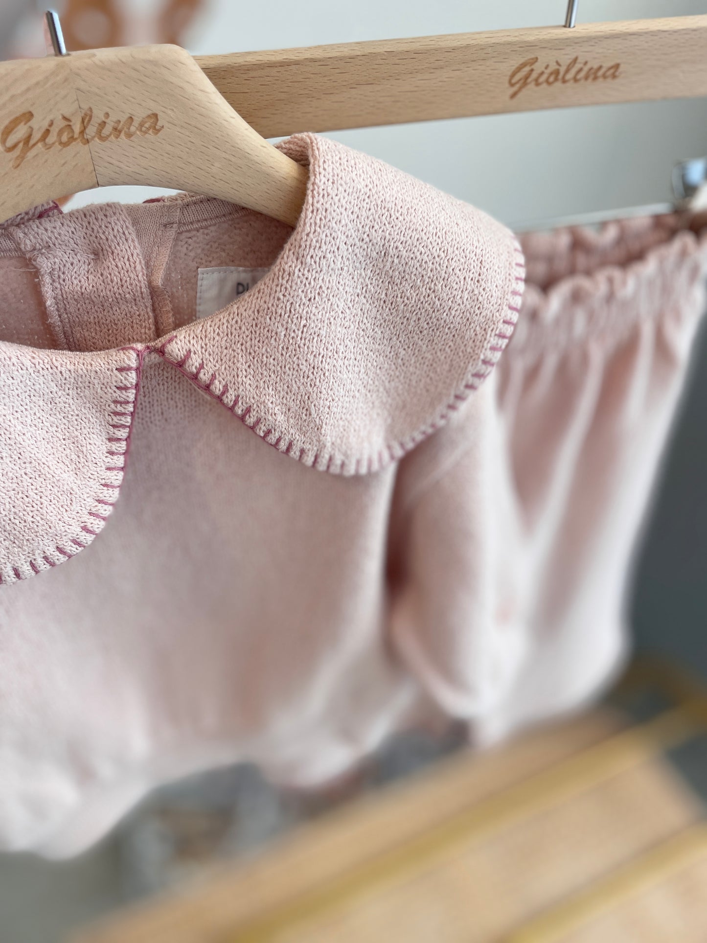 Tuta con felpa con colletto e profilo a contrasto e pantalone largo