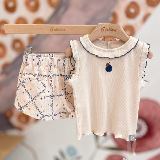 Top a costine naturale profilo indaco e stampa pera con shorts, abitino stampa fiori indaco