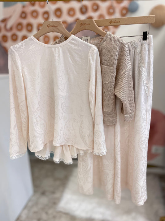 Completo in seta damascata con maglia scatoletta lamè