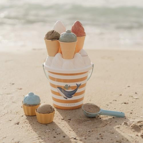Secchiello con formine gelato