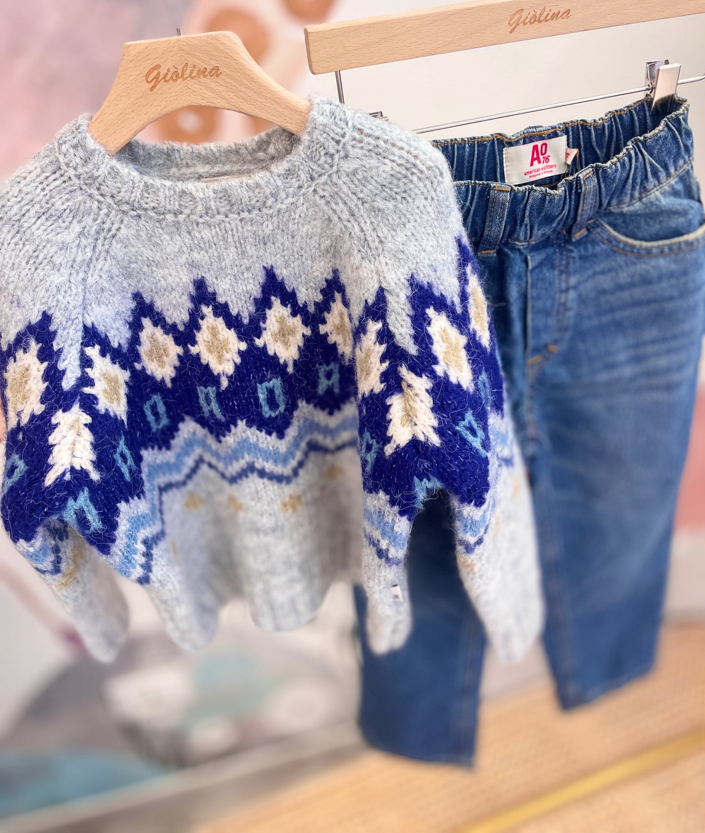 Maglione  novergese grigio e blu con un denim di Roy