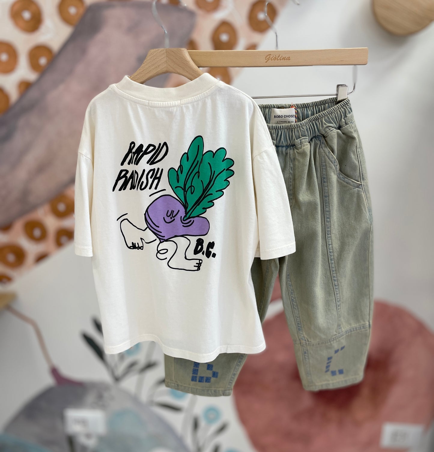 T-shirt oversize “rapid radish” con pantalone Denim salvia