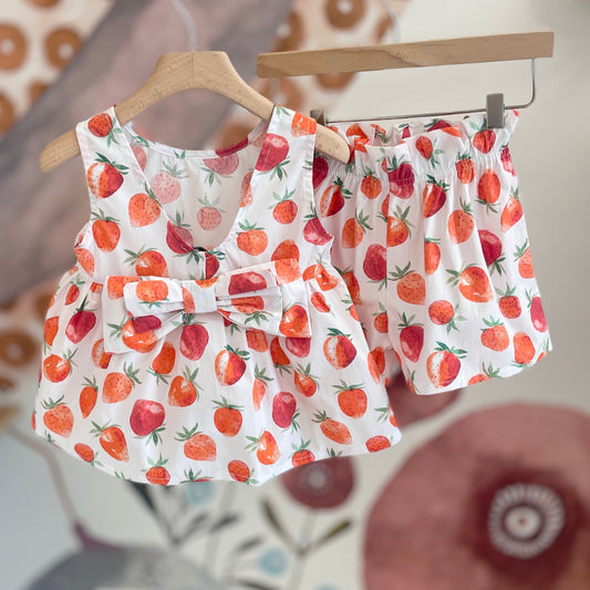 Abito in popeline stampa fragole, top e shorts stampato