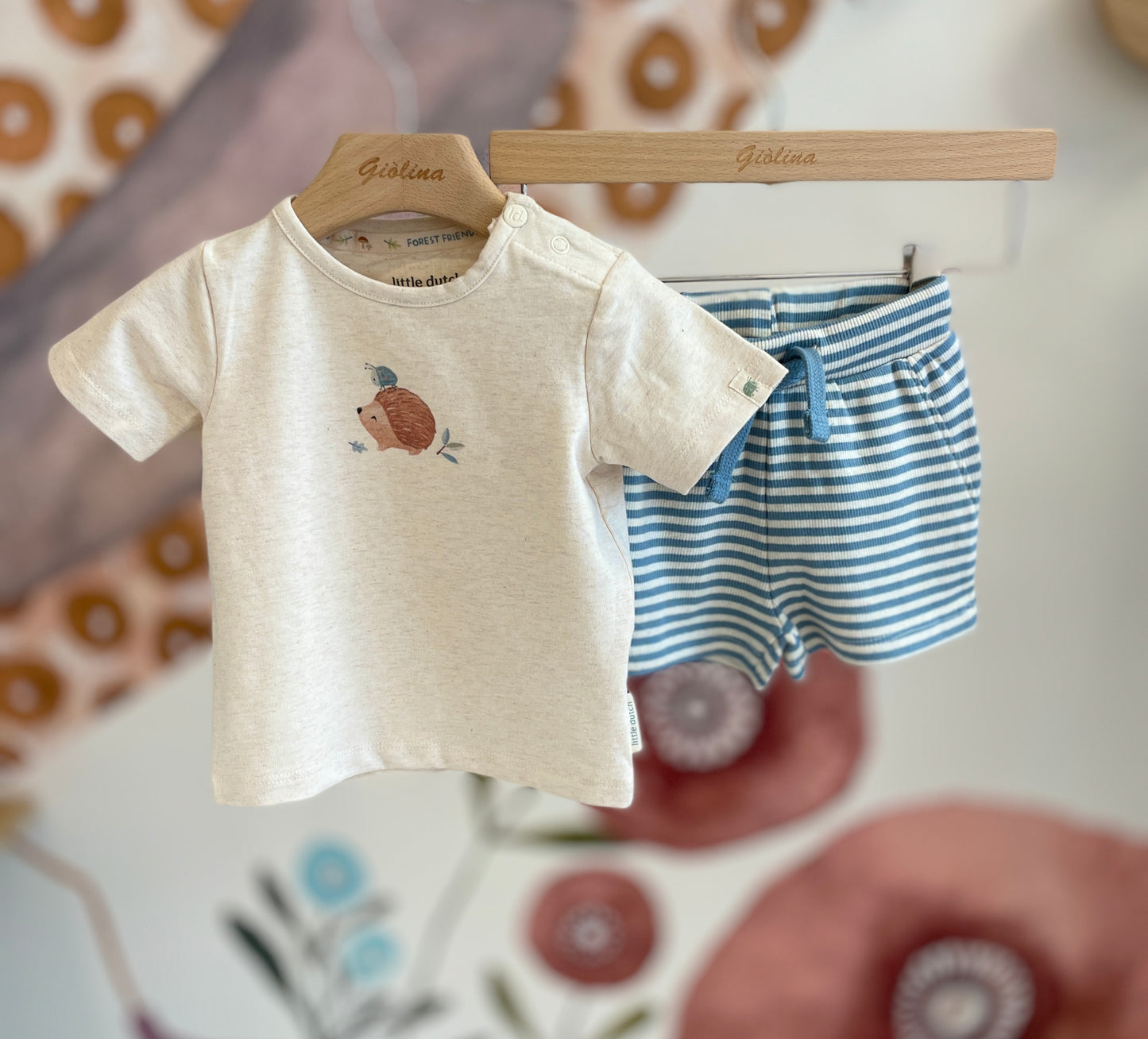 T-shirt stampa riccio con shortino a righe