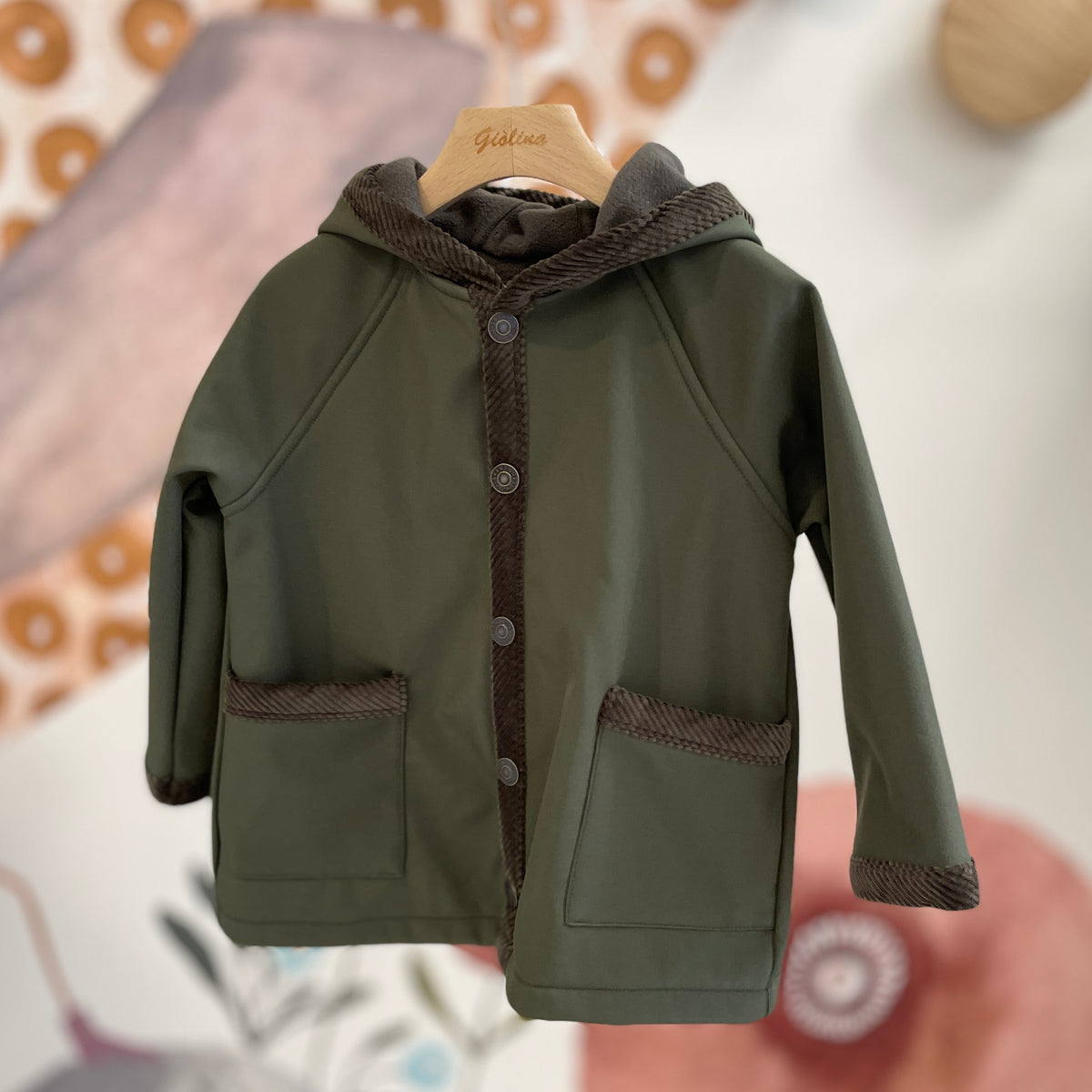 Giacca cerata con cappuccio verde militare