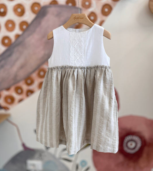 Abito in lino gessato beige e dettagli crochet