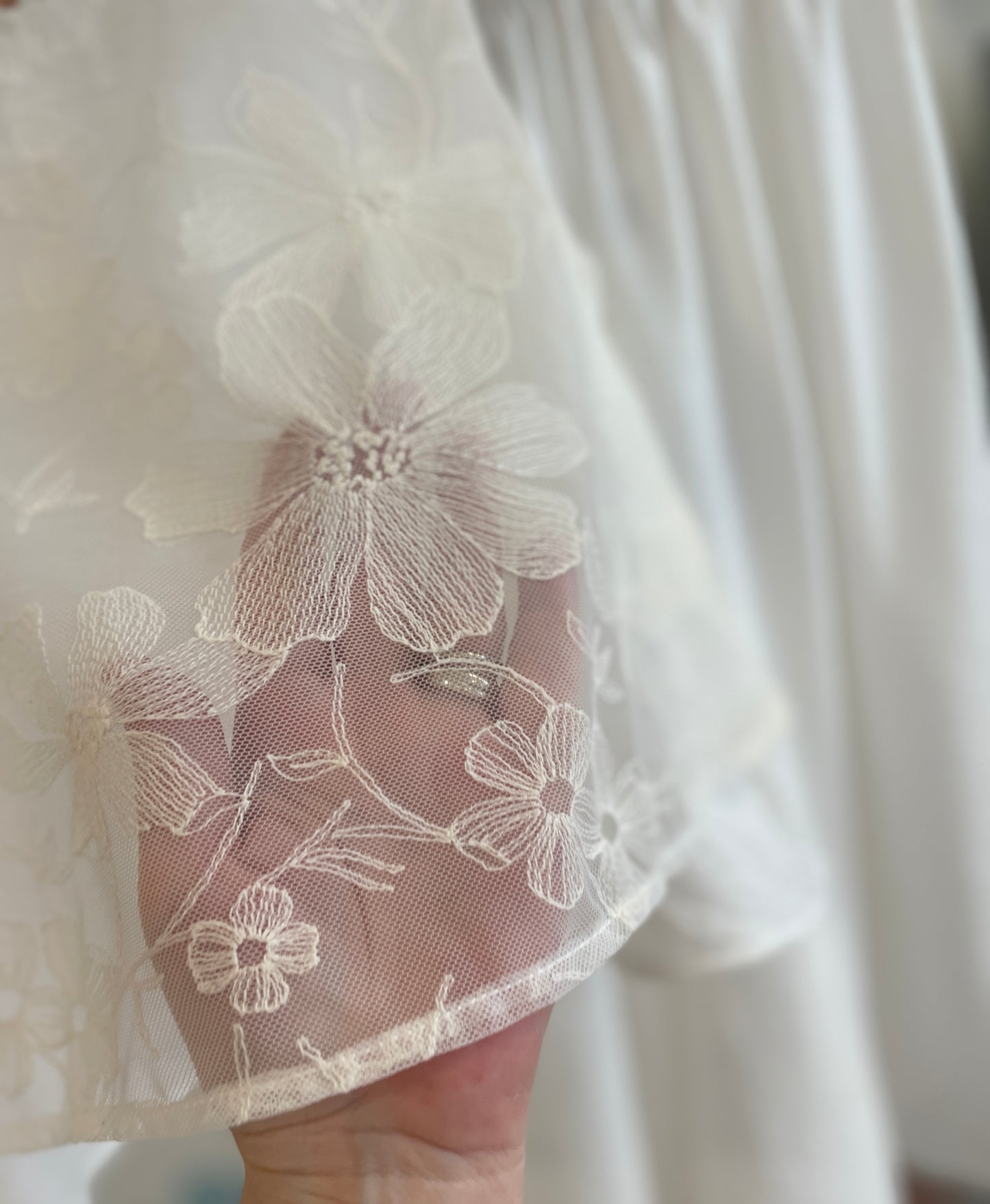 Top doppio tessuto in tulle ricamato e pantalone crepè