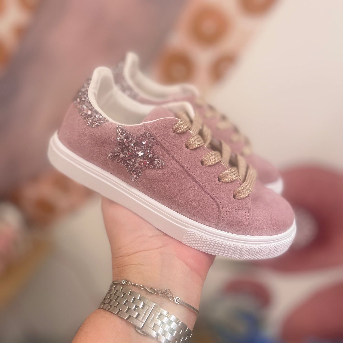 Sneakers rosa scamosciata con stella glitter