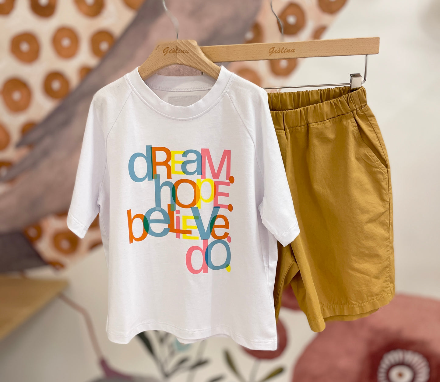 T-shirt stampata e bermuda rum