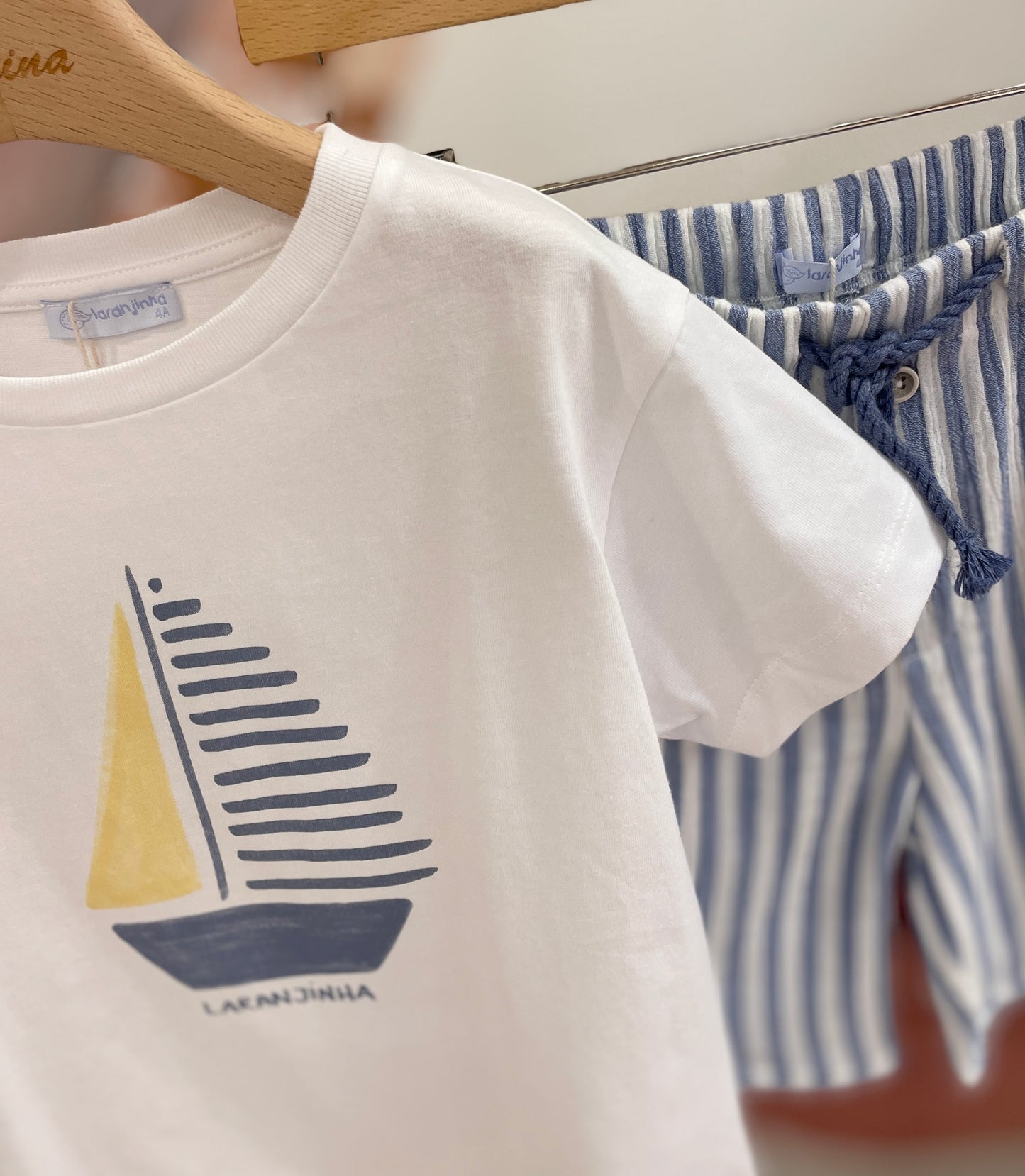 T-shirt barchetta e bermuda rigato