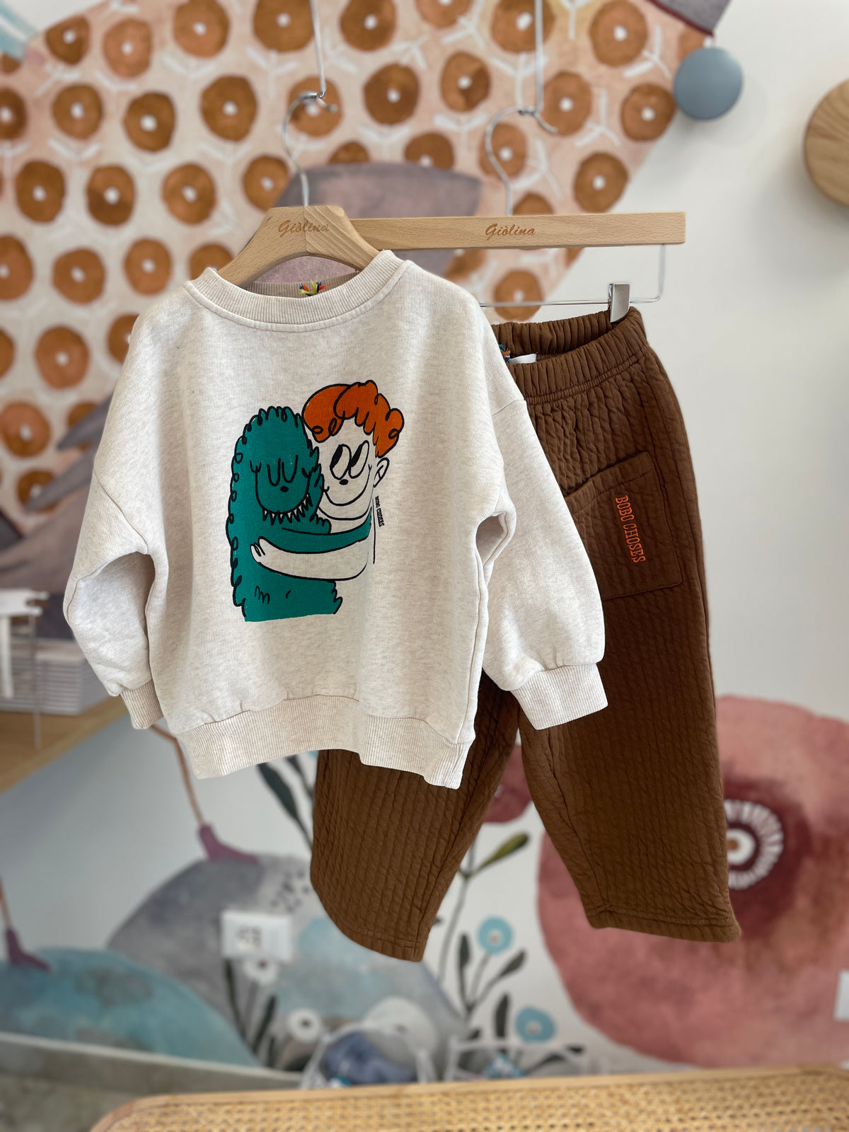 Felpa stampata e pantalone imbottito trapuntato