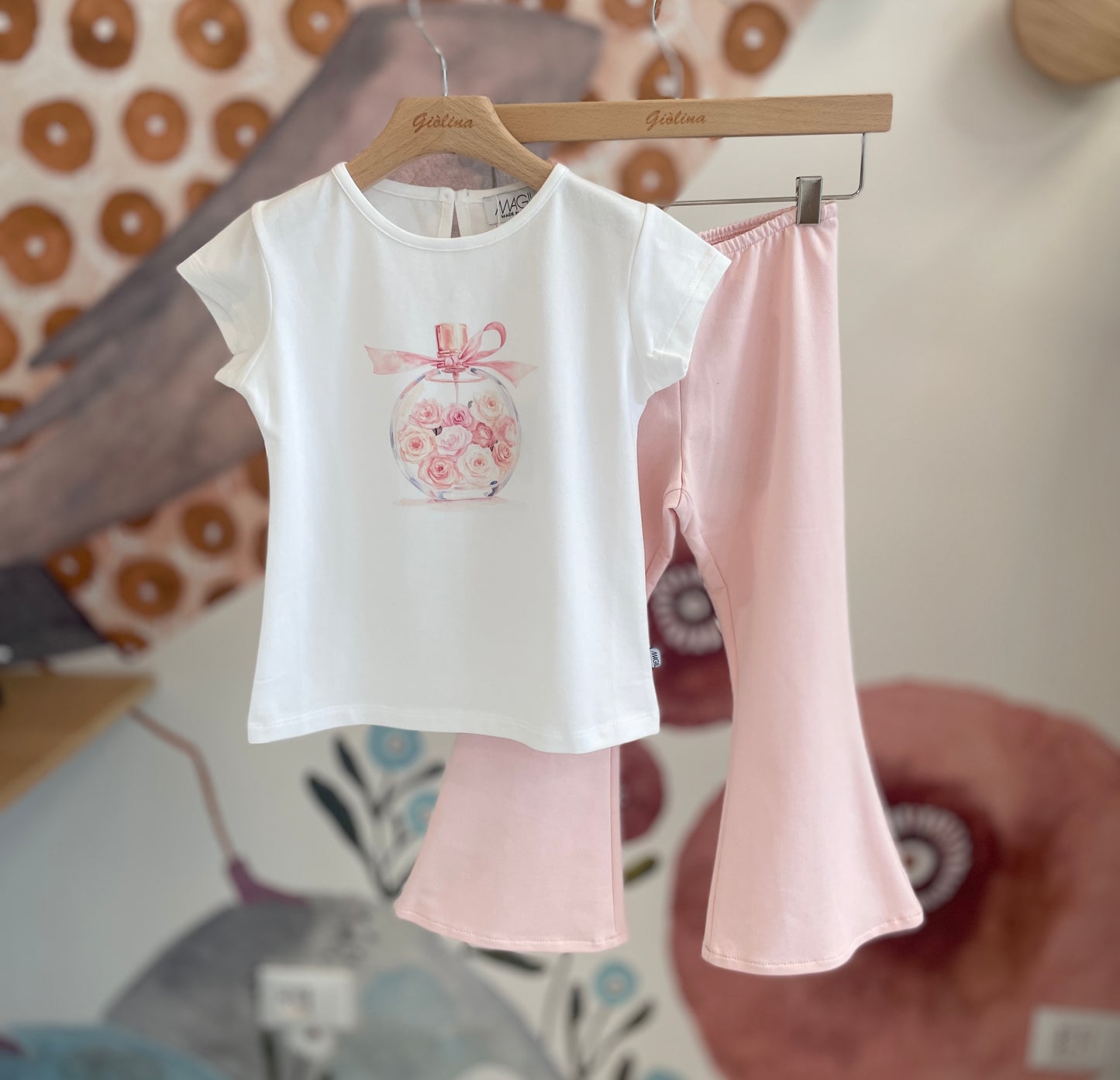 Completo felpa rouches,  pantalone a zampa e t-shirt stampa profumo