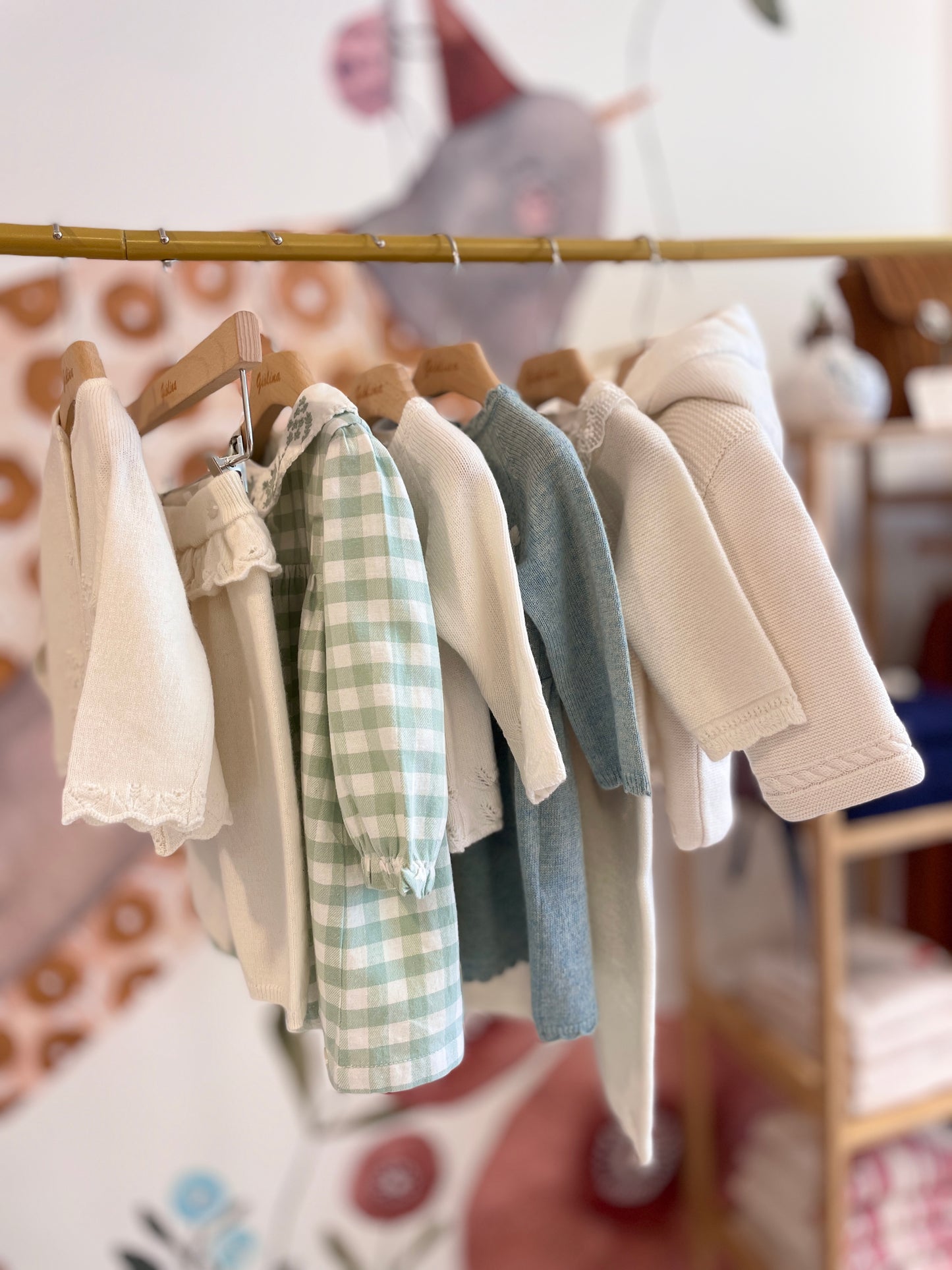 Completo latte cardigan e ghetta rouches