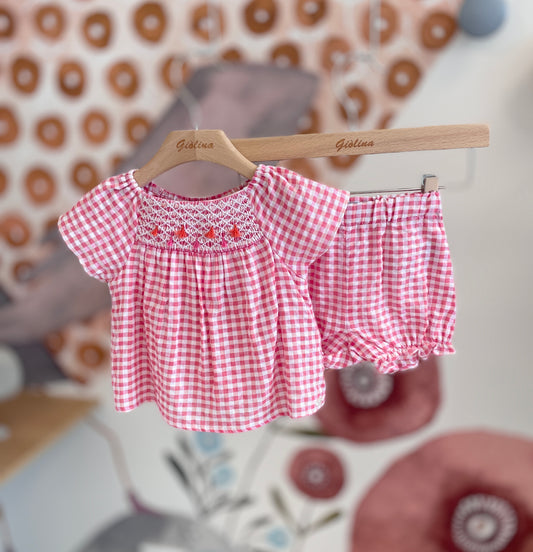 Completino in cotone Vichy rosa e arancio. camicina con punto smock ricamata a mano
