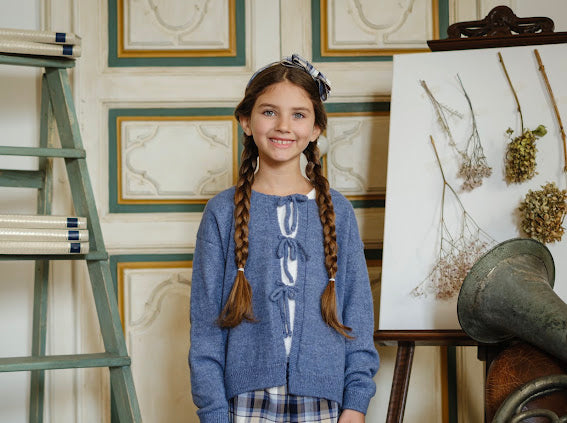 Cardigan con fiocchetti con maglia a costine e pantagonna in velluto beige