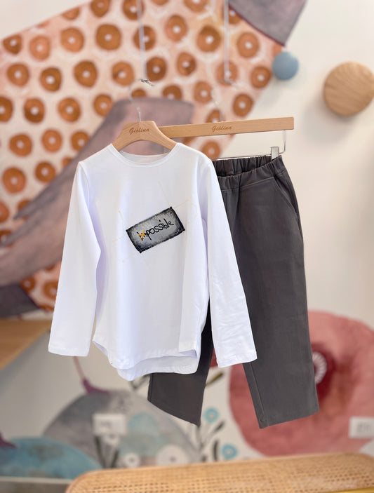 T-Shirt “impossible “ pantalone piombo