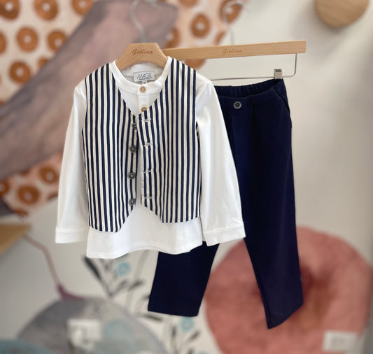 Serafino bottoncini legno con pantalone punto milano blu e gilet rigato