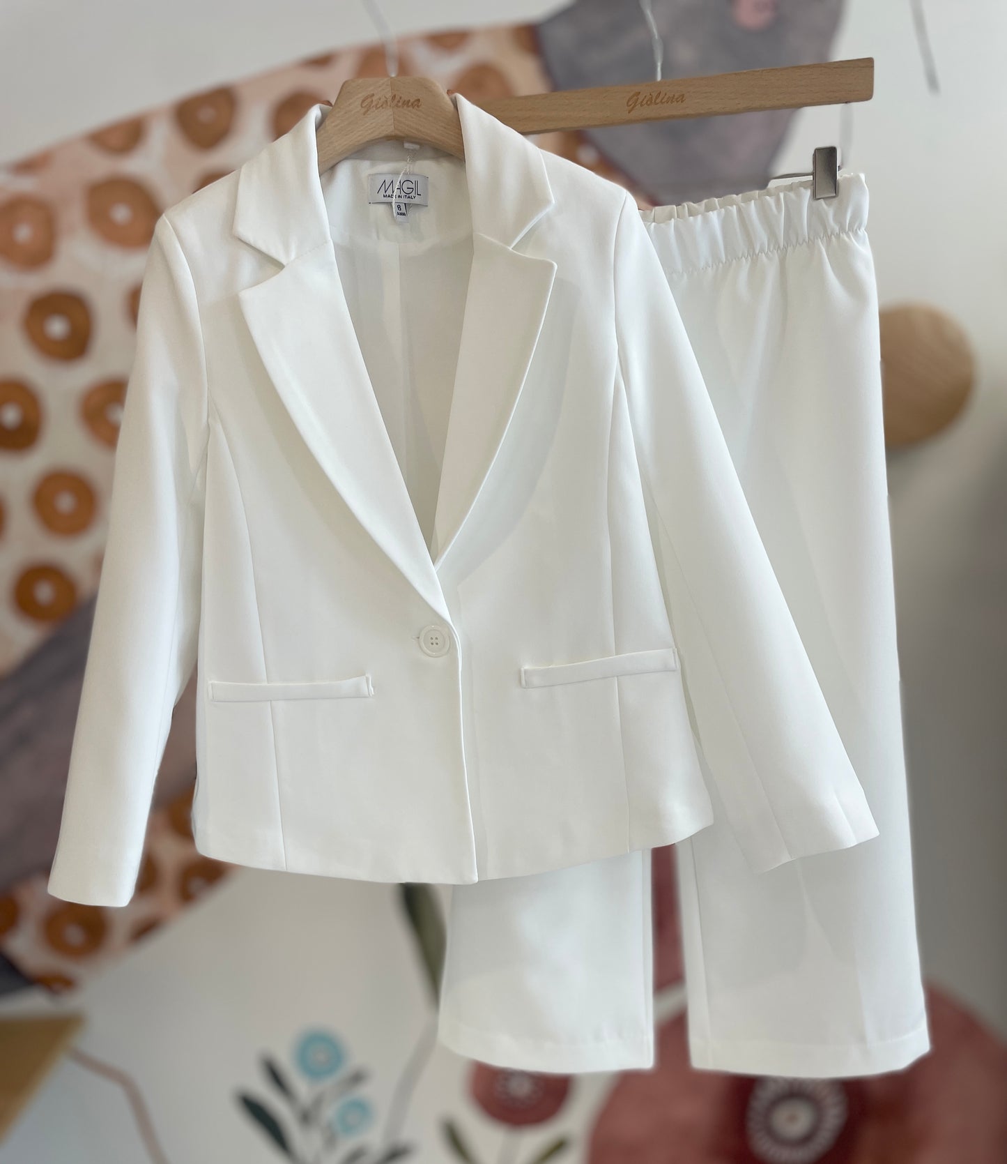 T-shirt paillettes con blazer e pantalone gaucho bi stretch latte