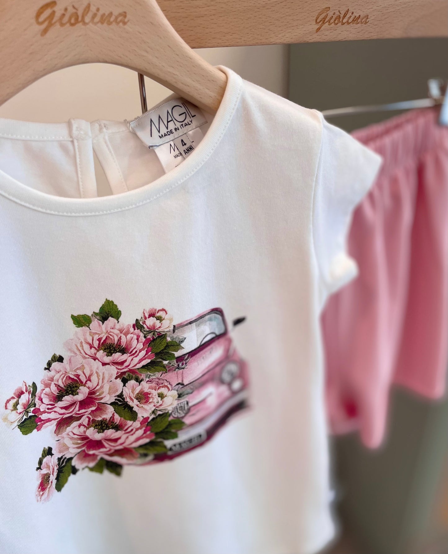 T-shirt bici e macchina con shorts in felpa