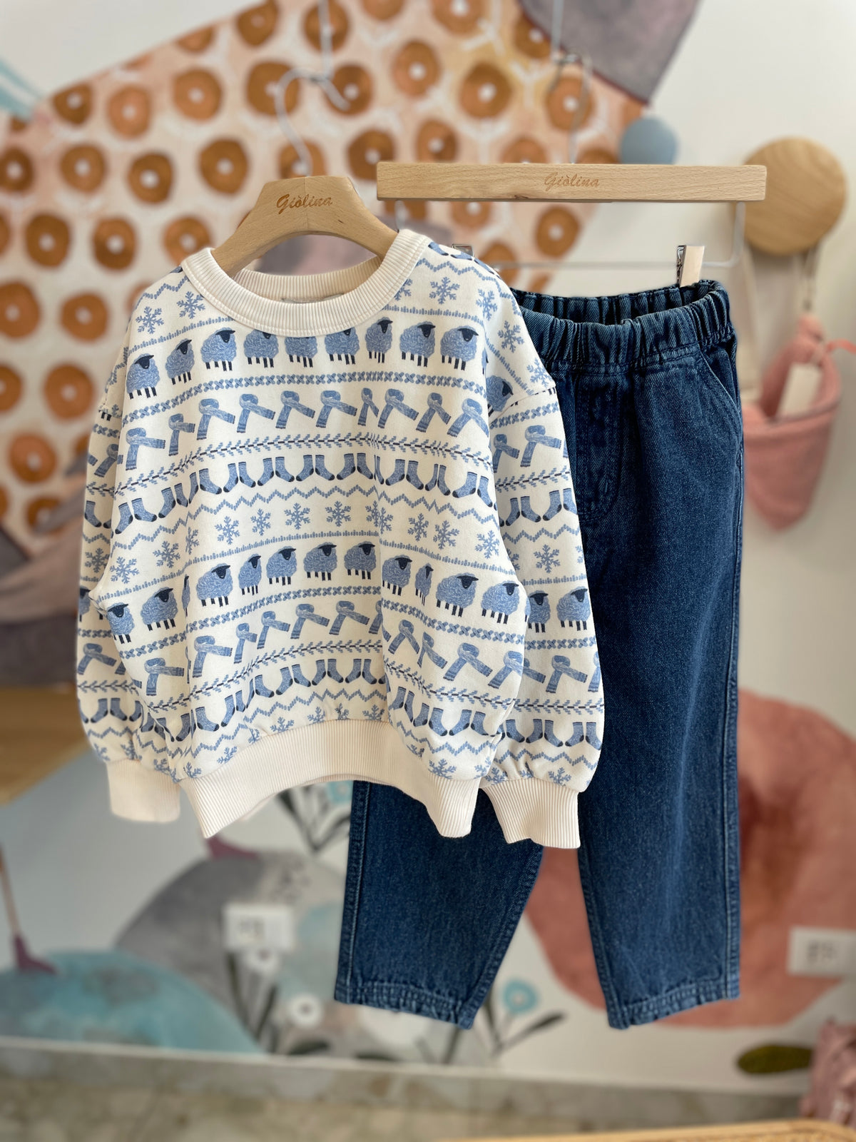 Felpa  stampa inverno con denim o pantalone velluto a coste