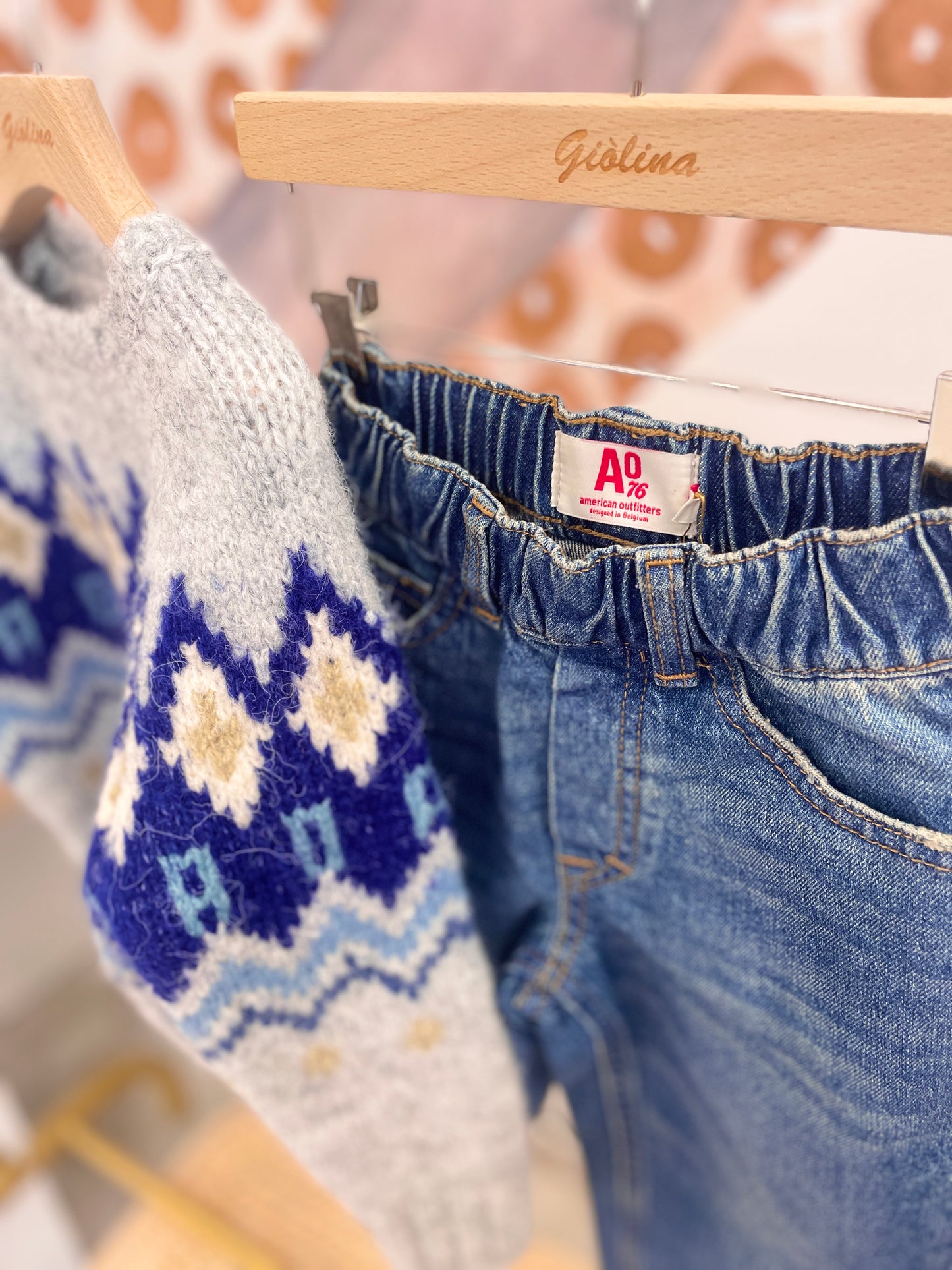 Maglione  novergese grigio e blu con un denim di Roy