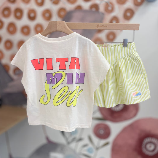 T-shirt ecru con stampa fluo retro e gonna riga lime