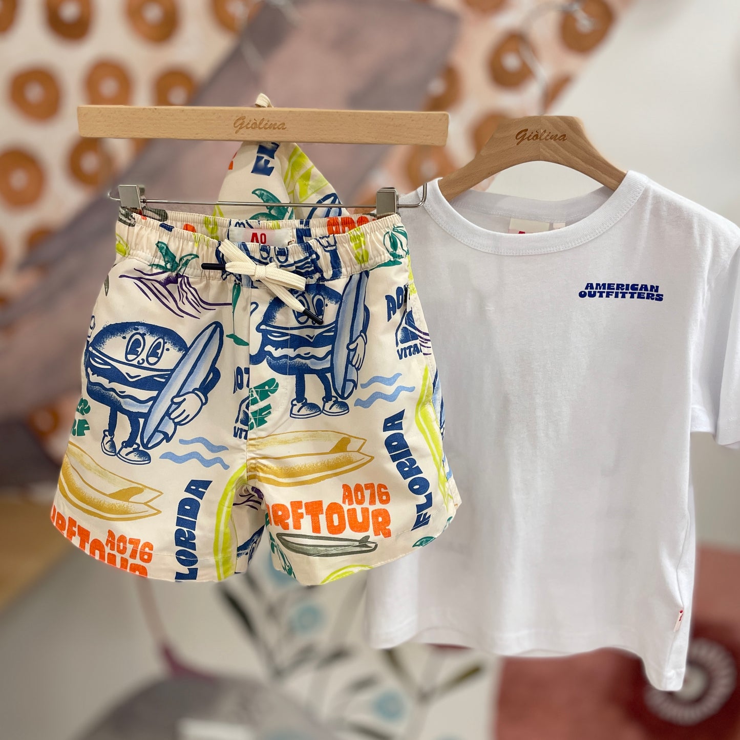 Boxer da bagno fantasia e t-shirt stampate