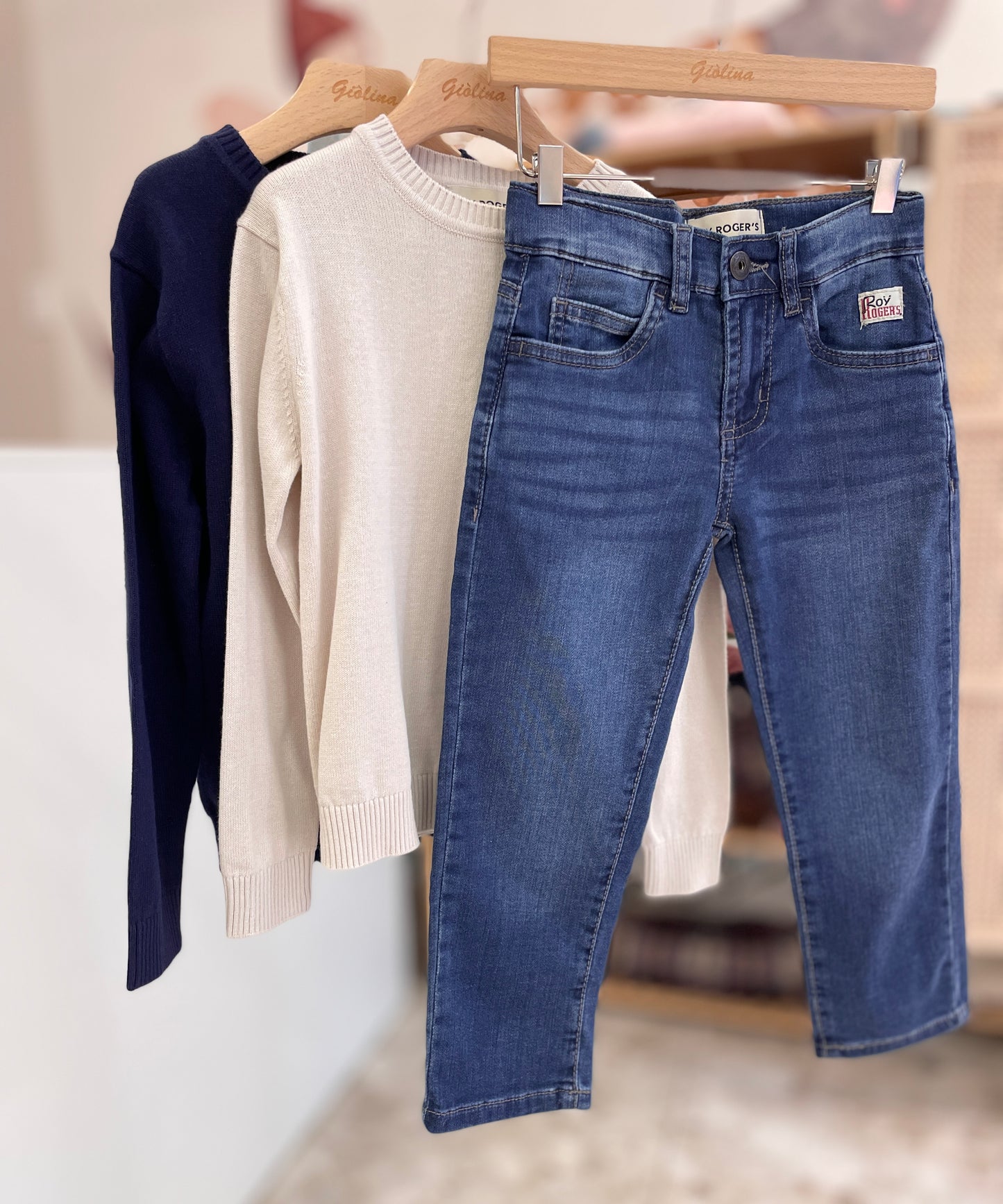 Golf in cotone blu e panna, jeans scuro regular fit morbidissimo