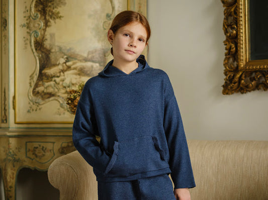 Tuta in maglia con felpa cappuccio e pantalone e t-shirt
