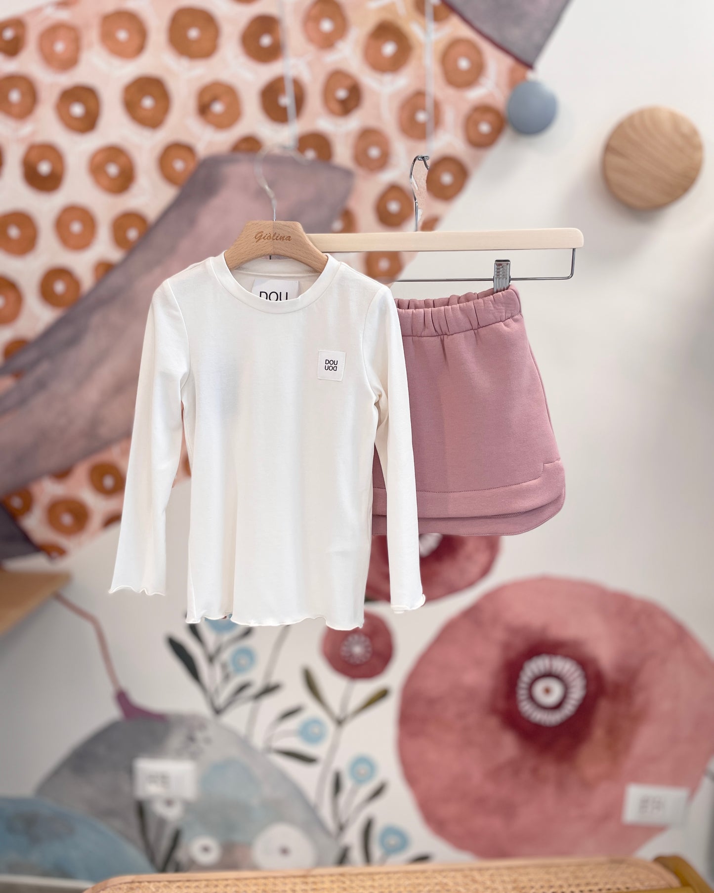 Completo felpa e gonna rosa bubble con t-shirt