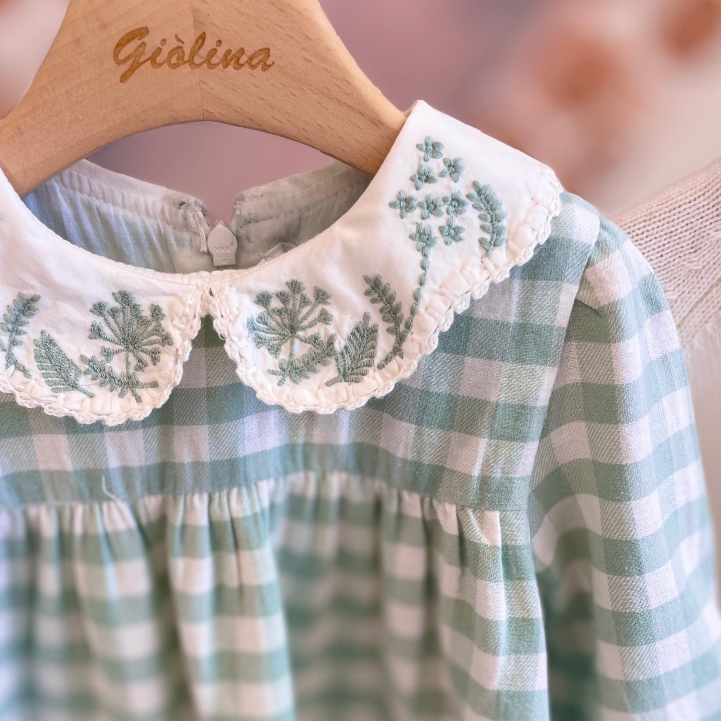 Inverno Abito con check verde e cardigan panna