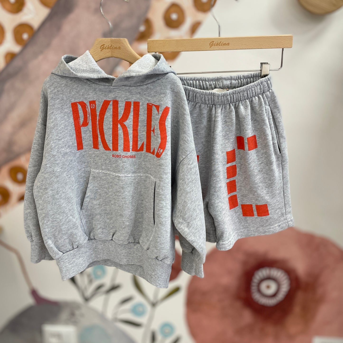 Completo in felpa grigia “Pickles” e bermuda B C