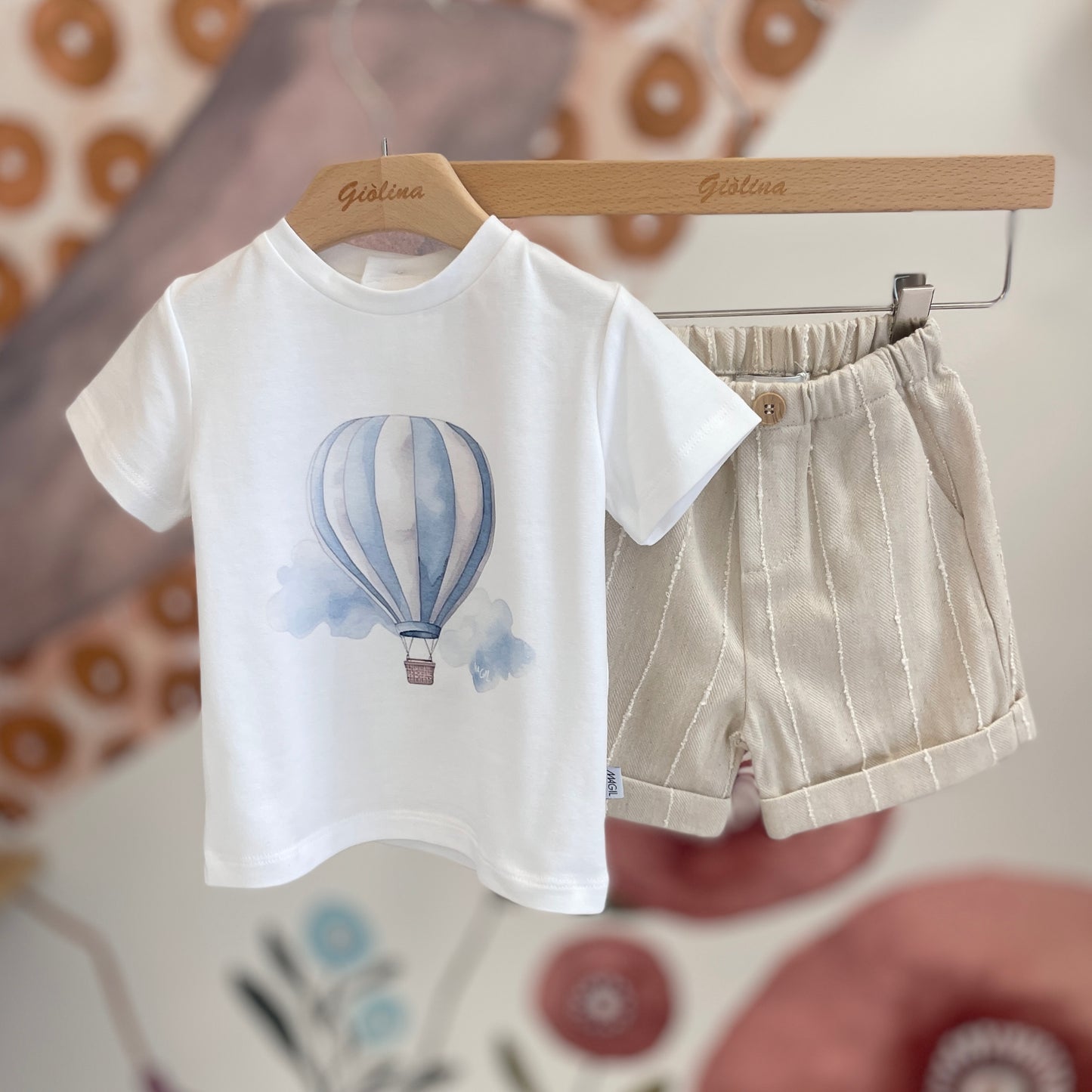 T-shirt mongolfiera con bermuda spigato