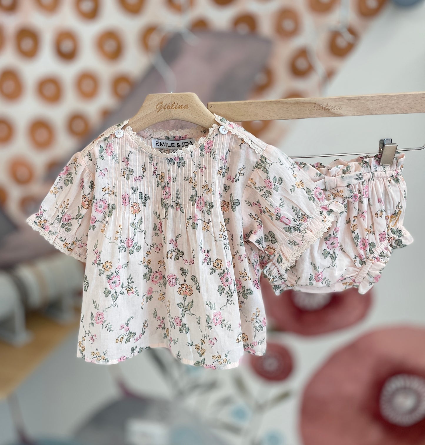 Completo blusa e bloomer fiorato rosa