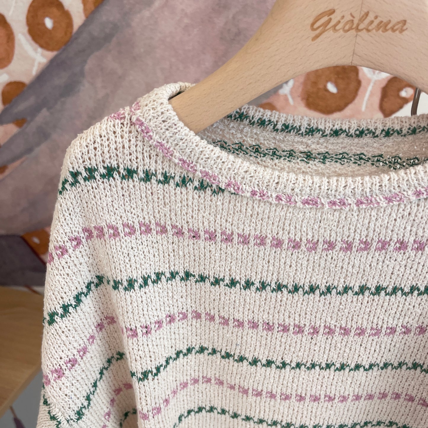 Completo lavorato tricot  verde e rosa, felpina e shorts