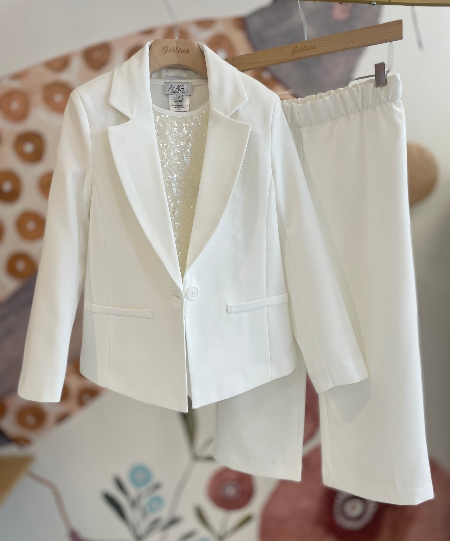T-shirt paillettes con blazer e pantalone gaucho bi stretch latte