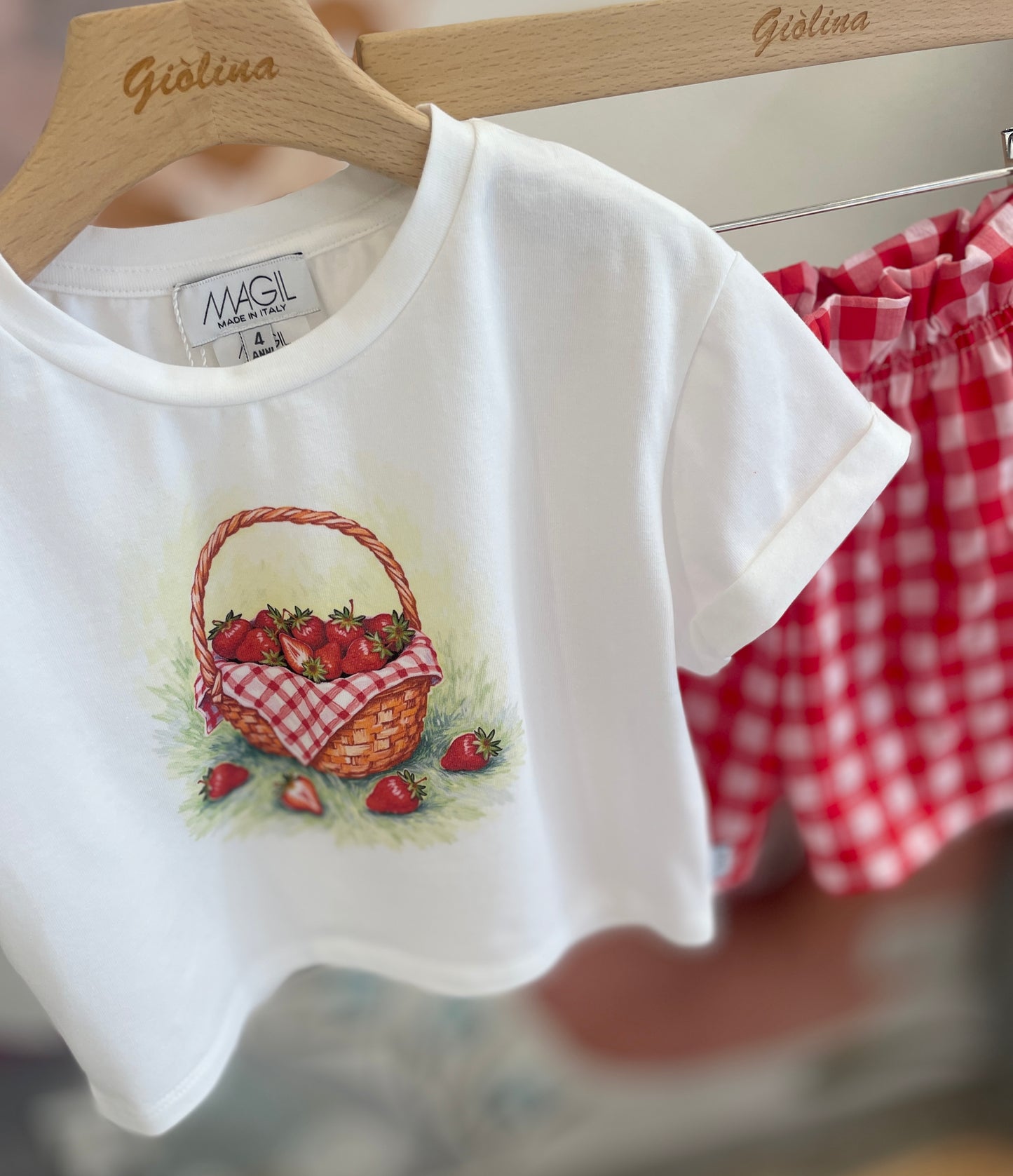 T-Shirt crop stampa cesto fragoline e shorts vichy