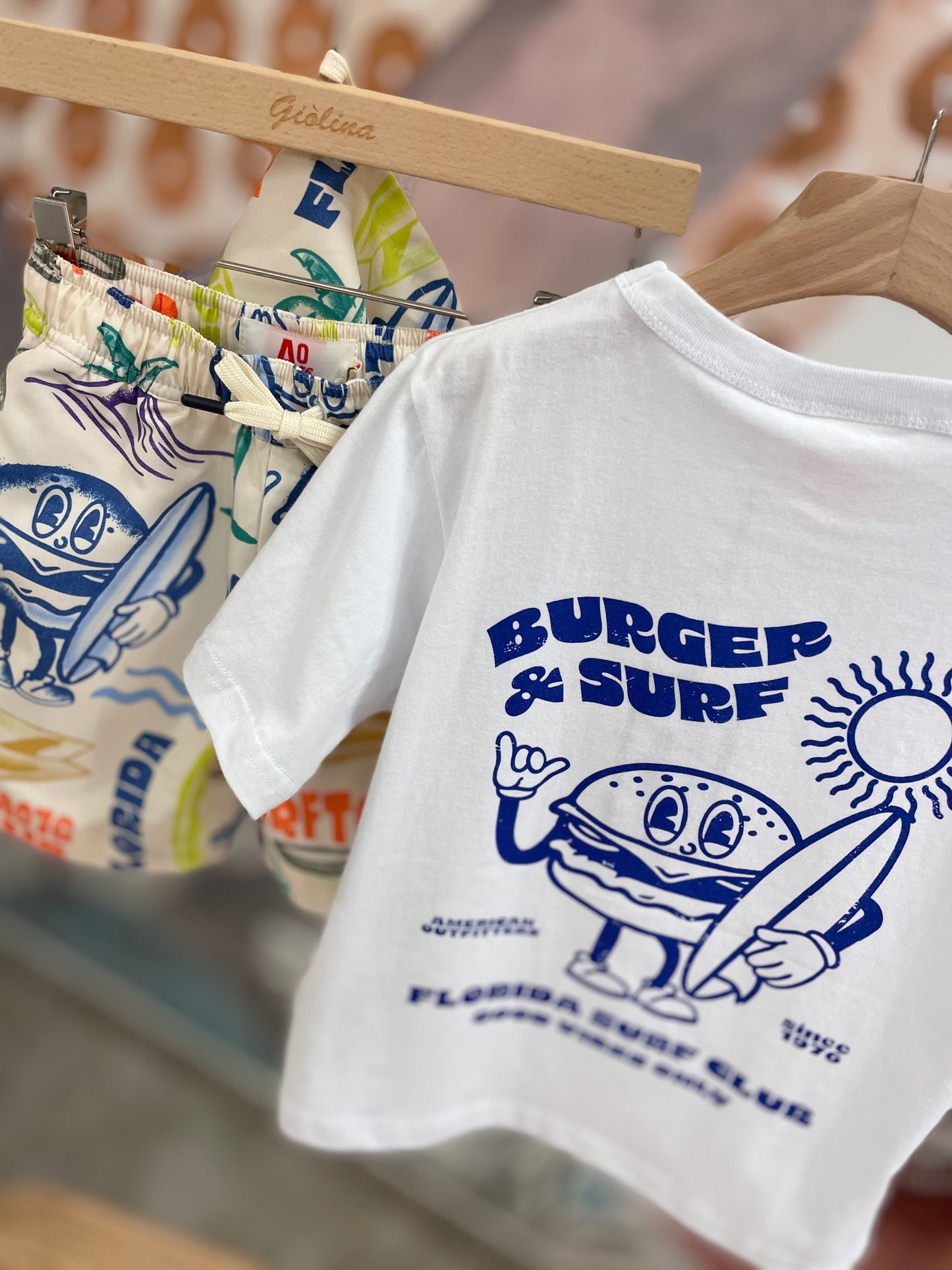 Boxer da bagno fantasia e t-shirt stampate