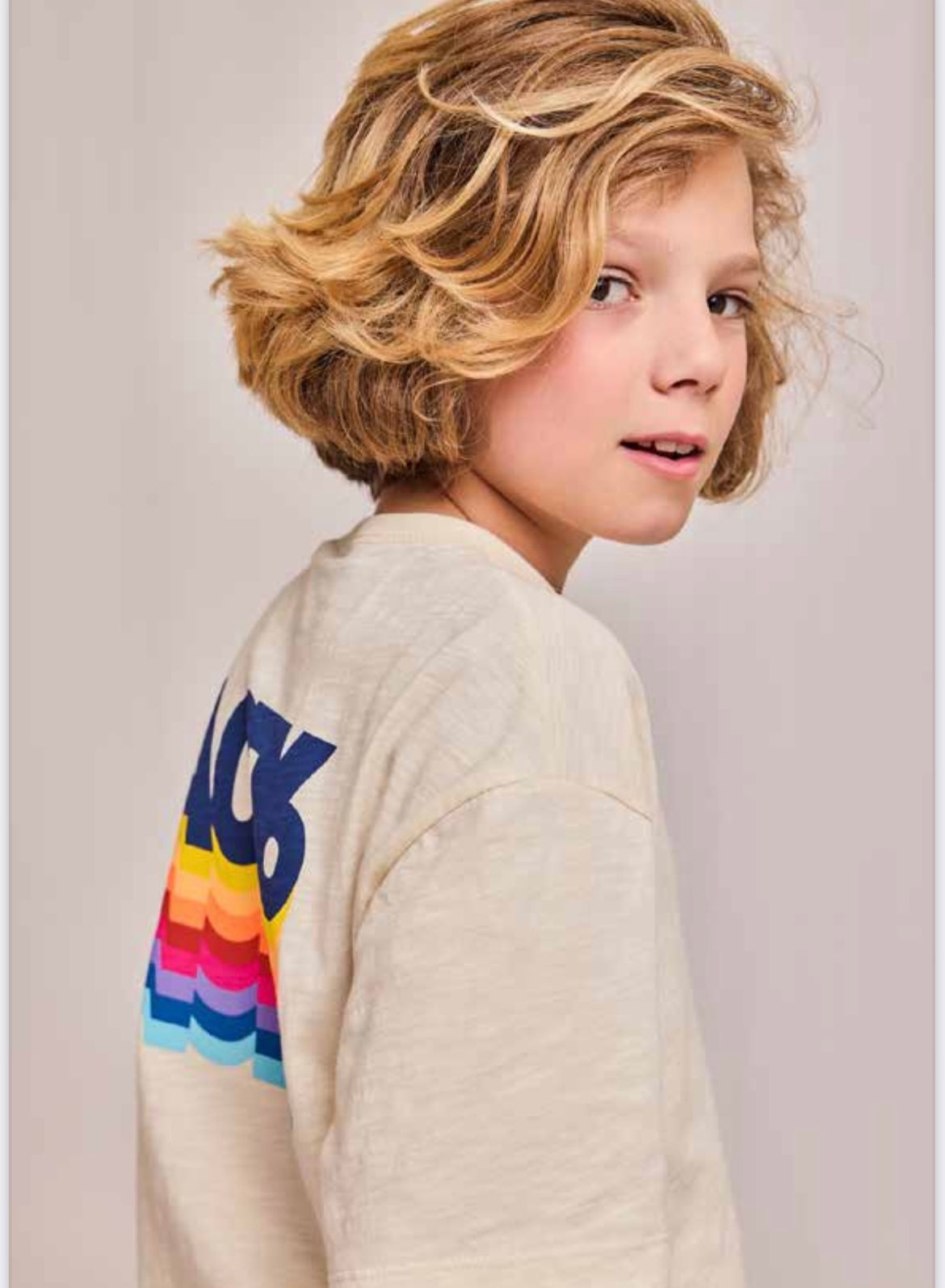 Felpa cappuccio con t-shirt e bermuda chino