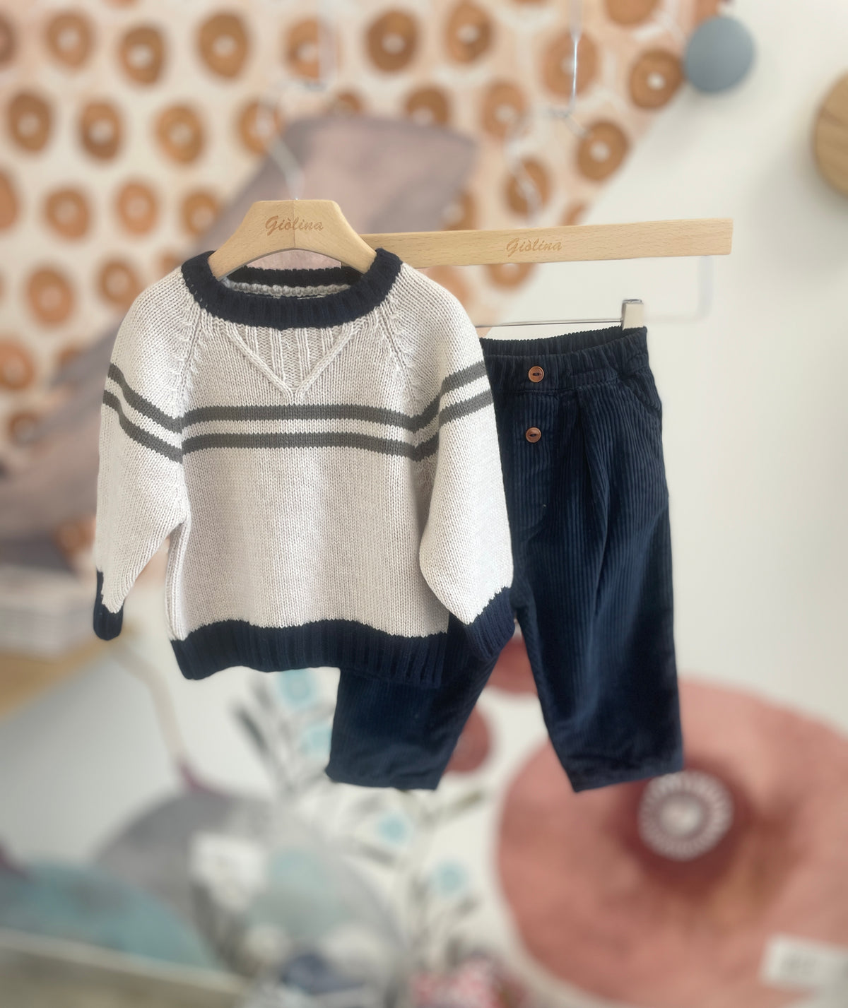 Pullover con pantalone in velluto blu