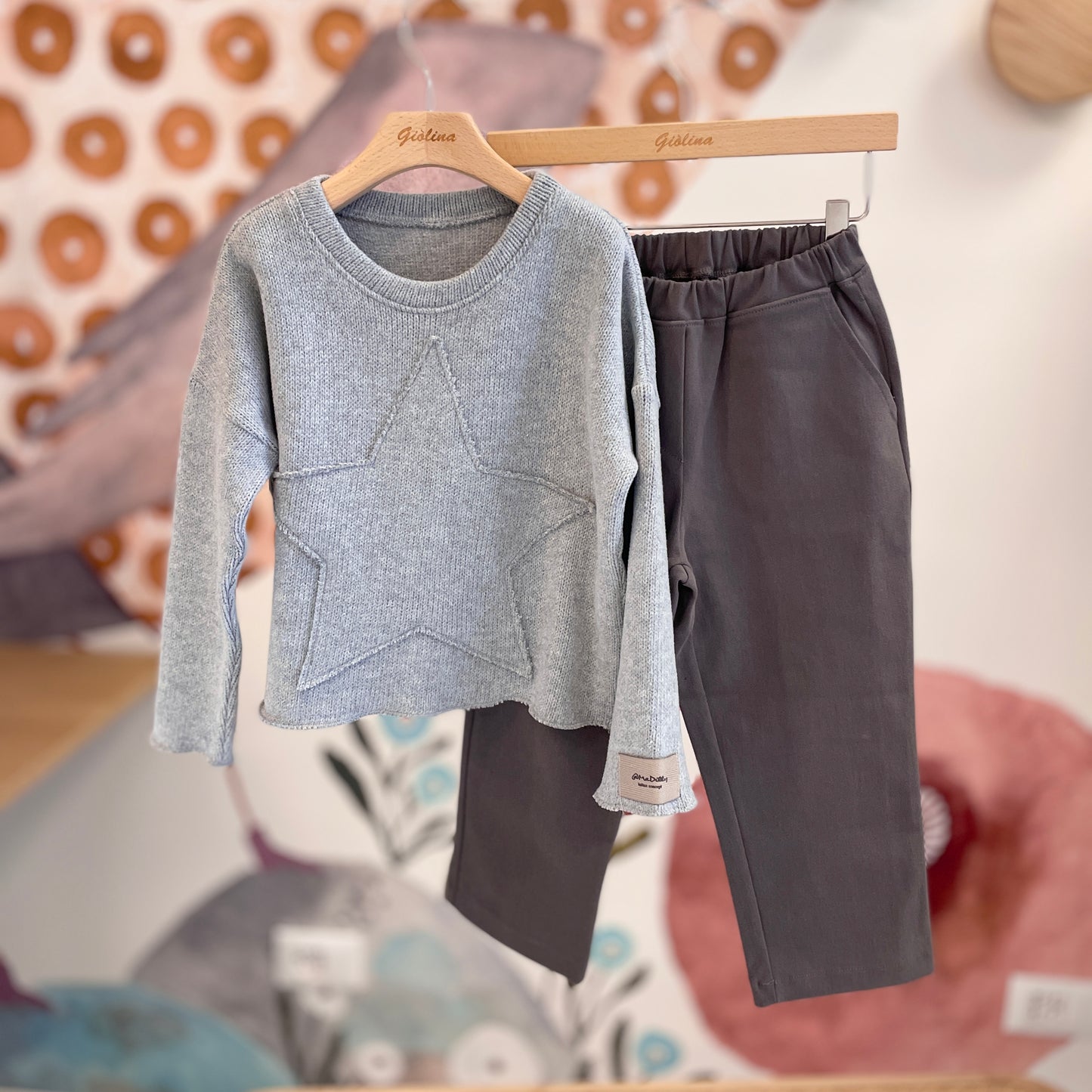 Maglia cotone caldo stella con pantalone antracite e t-shirt