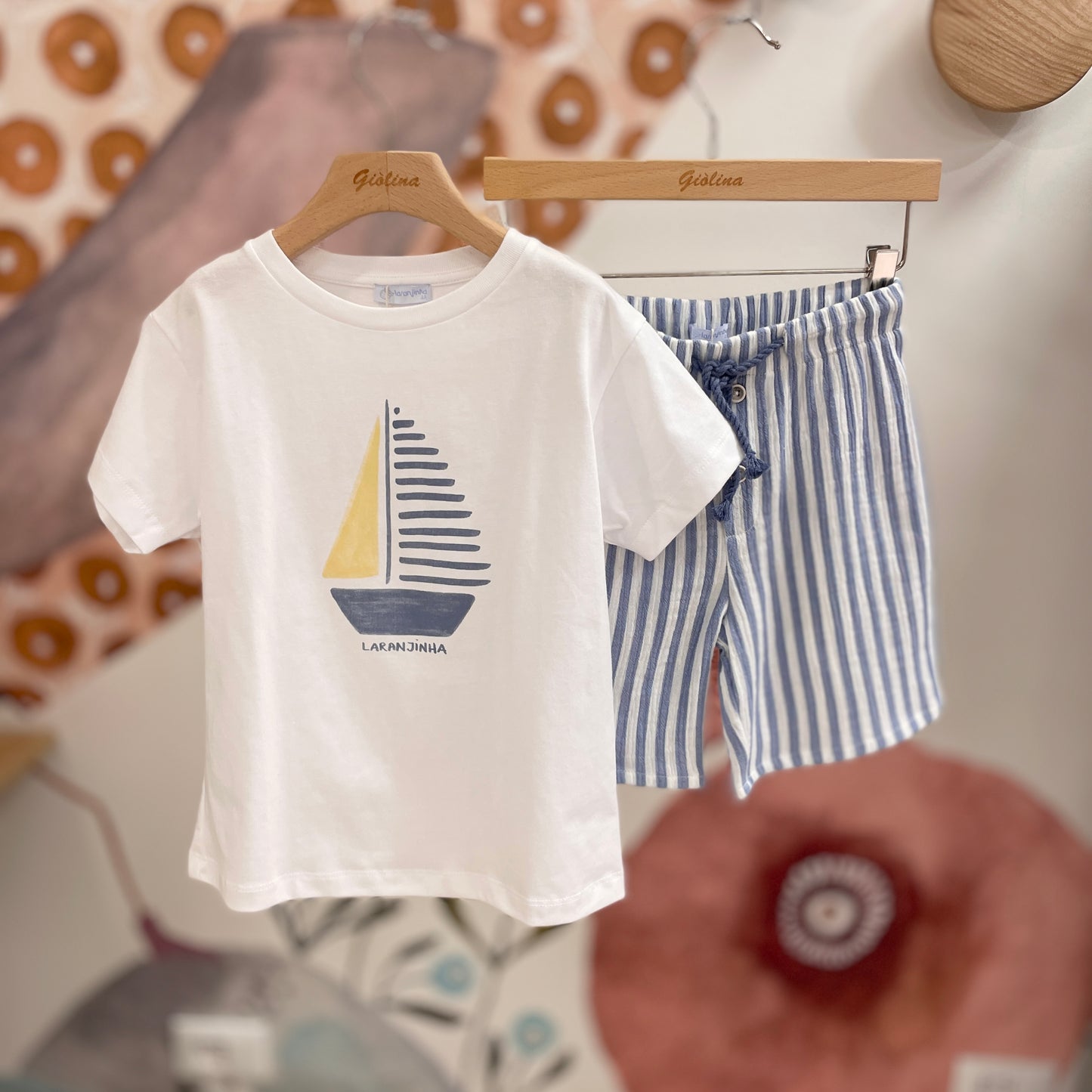 T-shirt barchetta e bermuda rigato