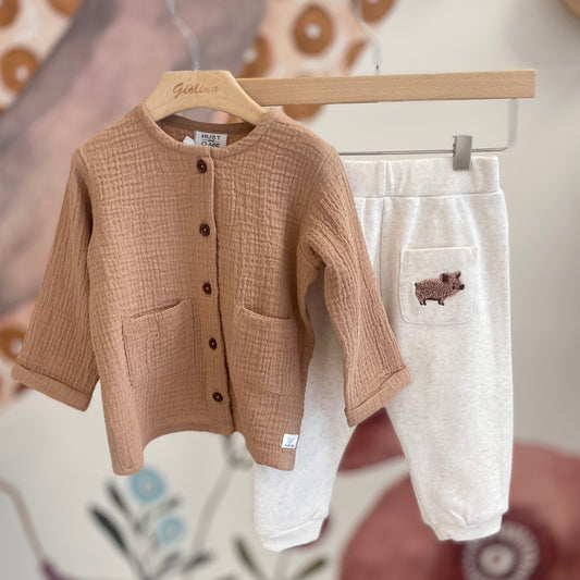 Cardigan in garza con pantalone naturale dettaglio taschino