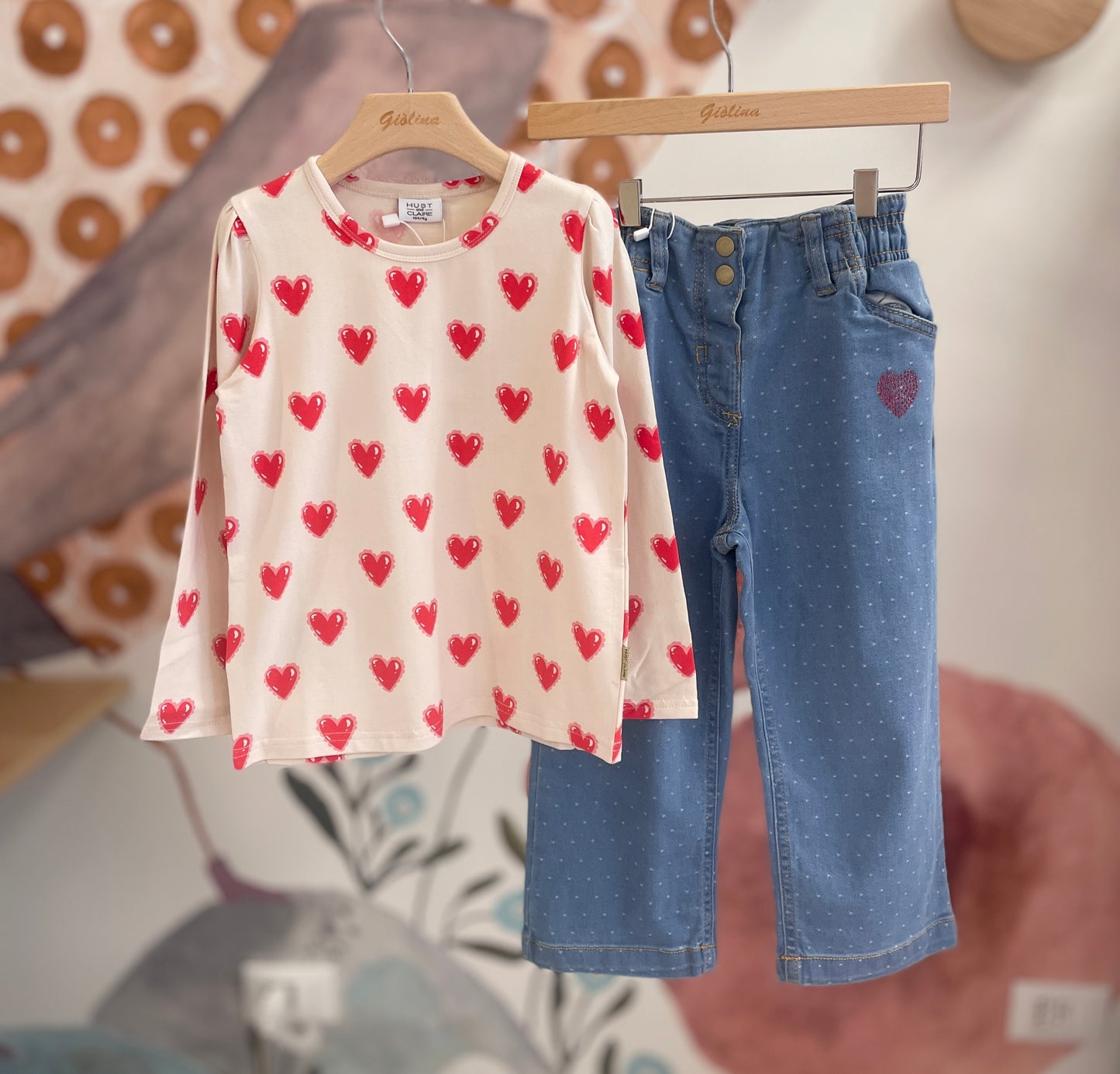 Cardigan con t-shirt stampa cuori e denim pois