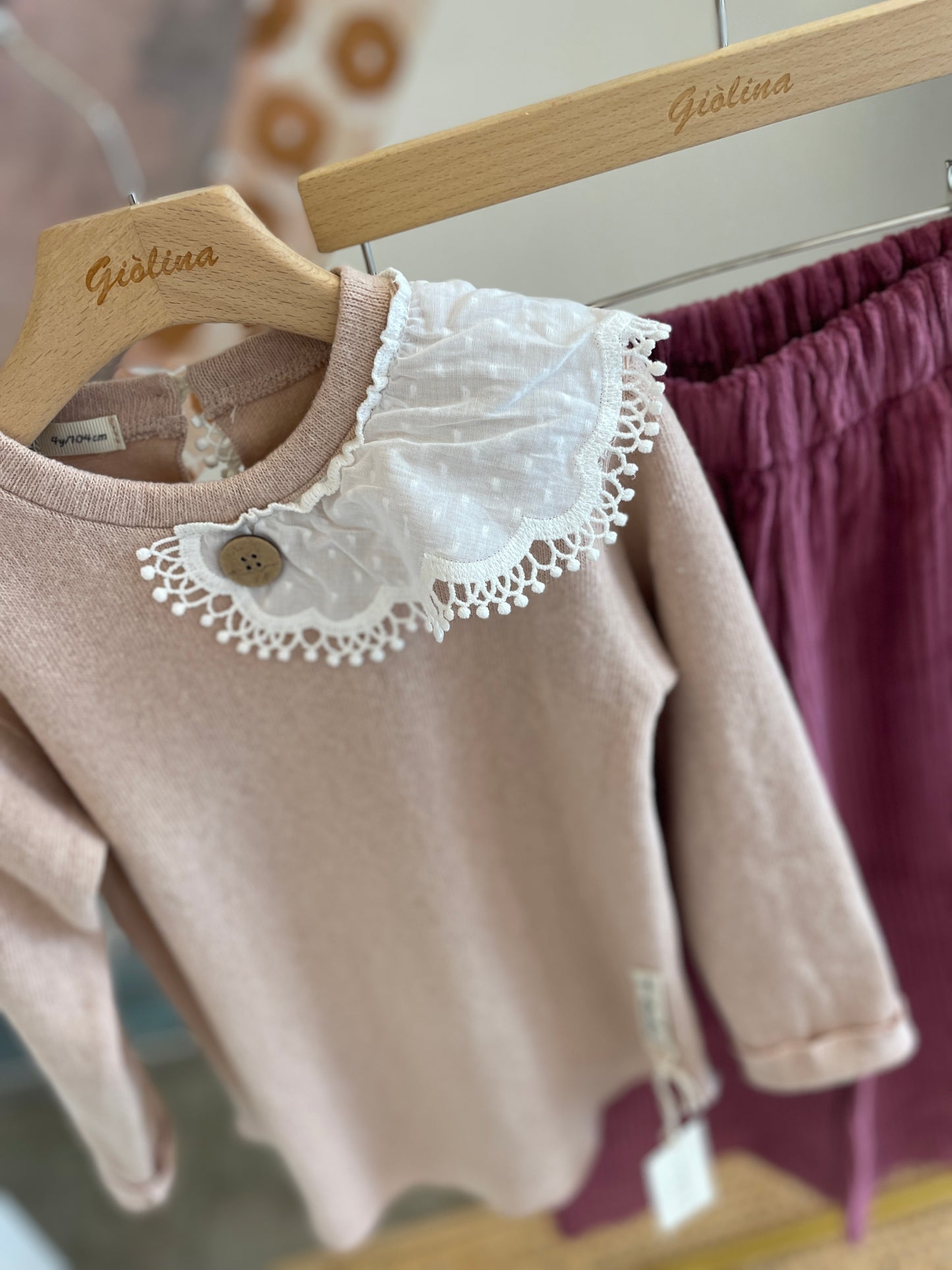 Maglia in caldo cotone con dettaglio colletto e Pantagonna in velluto a coste glicine