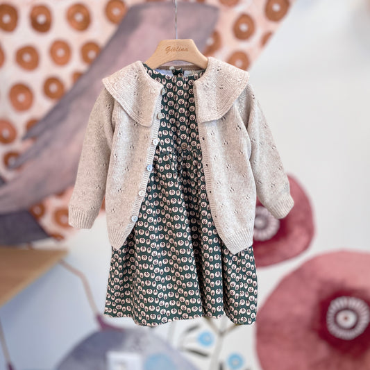 Abito in velluto millerighe verde bosco stampa alberelli con  cardigan collaretta beige